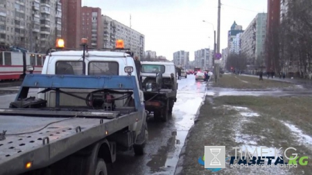 Инспектор ГИБДД нанял эвакуатор и угнал авто в Тверской области