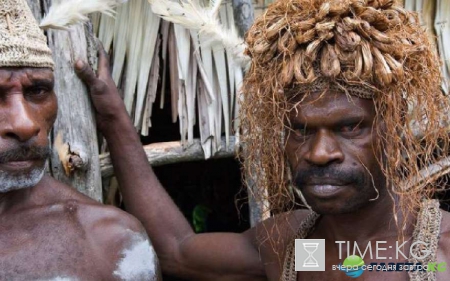 Как в диких племенах делают из парней мужчин: жестокие древние обряды шокируют даже самых стойких