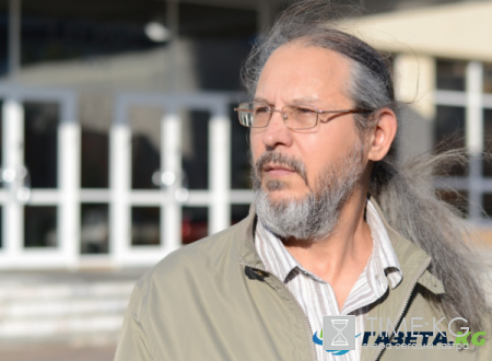 Микроминиатюрист Анатолий Коненко из Омска сделал новогодние маски насекомым