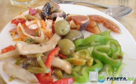Салаты на Новый Год 2017: легкие и простые, вкусные и эффектные к любому столу