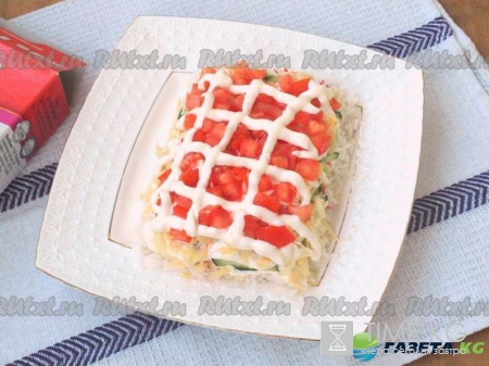 Салаты на Новый Год 2017 - простые и вкусные рецепты с фото: салат «1 января» и «Дед Мороз»