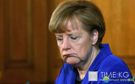 Скандальное видео шокировало всю Европу: девушка слетела с лестницы из-за пинка в спину