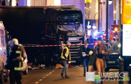 В центре Берлина фура въехала в толпу людей (видео)