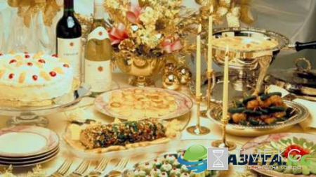 В чем встречать Год Петуха 2017: что должно быть на столе, что надеть мужчинам и женщинам, подарки