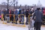 Сотни петербуржцев окунаются в ледяную воду