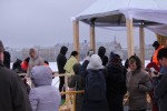 Сотни петербуржцев окунаются в ледяную воду