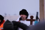 Сотни петербуржцев окунаются в ледяную воду