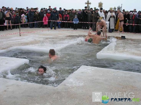 Крещение 2017, где и когда купаться: народные приметы, зачем нырять в прорубь, работаем ли 19 января