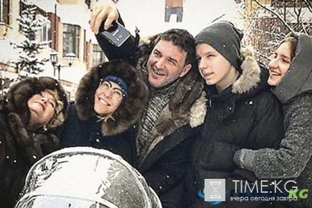 Материнство Собчак: первая фотосессия ее сына, няня и танцы в караоке до утра