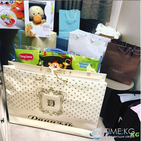 Материнство Собчак: первая фотосессия ее сына, няня и танцы в караоке до утра