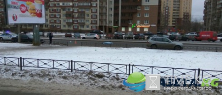 На проспекте Пятилеток под колесами автомобиля погиб мужчина