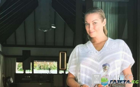 «Там же вылазит»: Анастасия Волочкова показала в свой День рождения рвущиеся наружу гениталии
