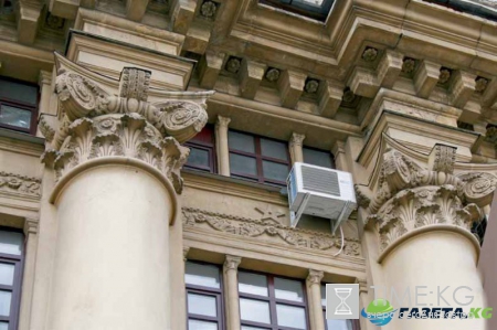 В Екатеринбурге запретили хаотичное расположение кондиционеров на фасадах