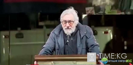В Нью-Йорке голливудские звезды вышли на митинг против Трампа: видео