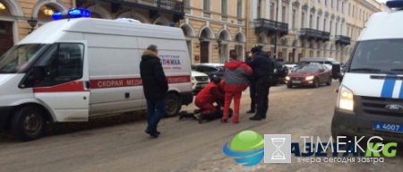 В Петербурге возбудили дело против водителя «Мерседеса», угрожавшего ножом сотруднику «скорой помощи»