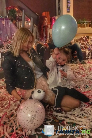 За красивые глазки: как богатые ухажеры задаривают звездных красавиц