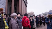 Исаакий взяли в «голубое кольцо»