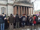 Исаакий взяли в «голубое кольцо»