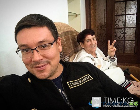 Андрей Чуев навестил бабушку