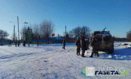 Блокада Донбасса переходит на новый уровень: активисты начали перекрывать автодороги