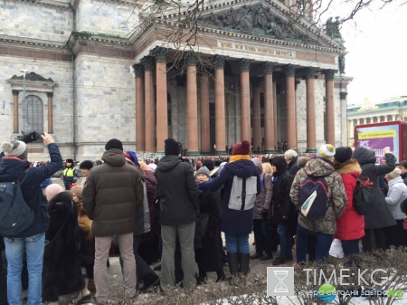 Градозащитники взяли Исаакиевский собор в живое кольцо