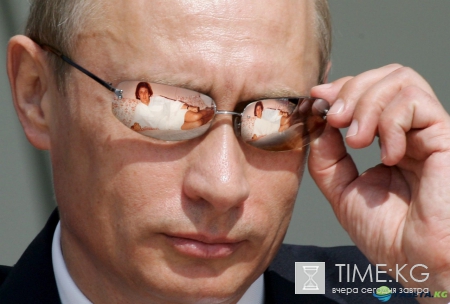 На Reddit обсудили снимок молодого Трампа в пушистом халате