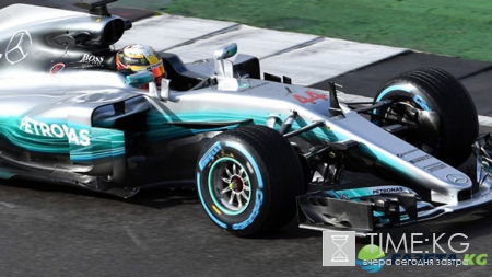 Первые изображения нового автомобиля Mercedes W08