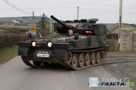 Пробки побоку: житель Ирландии купил танк для поездок в магазин