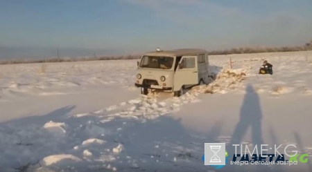 ТопЖыр по-русски: сеть покорило видео застрявшего УАЗика посреди русской степи