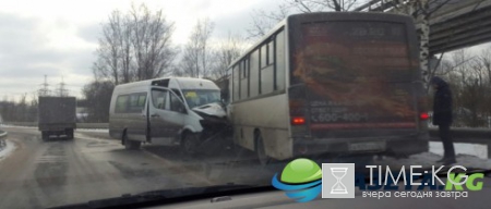 В ДТП с участием двух маршруток на Рябовском шоссе пострадала женщина