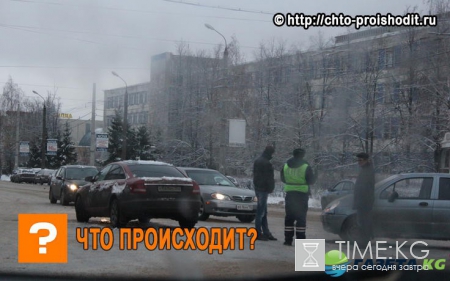 В Казани иномарка с неопытным водителем перевернулась на перекрестке