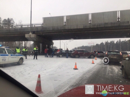 В массовом ДТП под Москвой столкнулись 27 машин