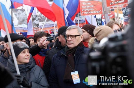 В Москве во время марша памяти Немцова, неизвестный облил Касьянова зеленкой (фото и видео)