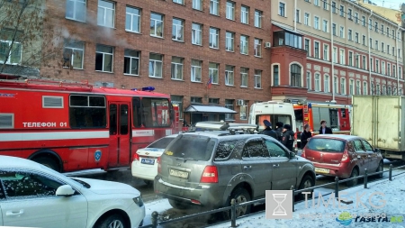 В Петербурге полыхало здание 16 отдела полиции Василеостровского района