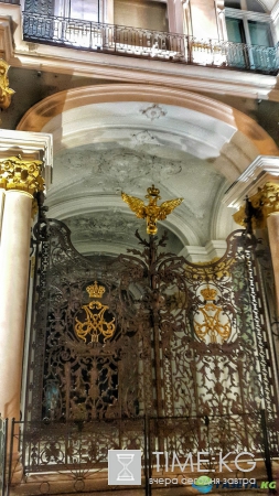 Великолепные, неповторимые и изящные – кованые ворота Эрмитажа.
