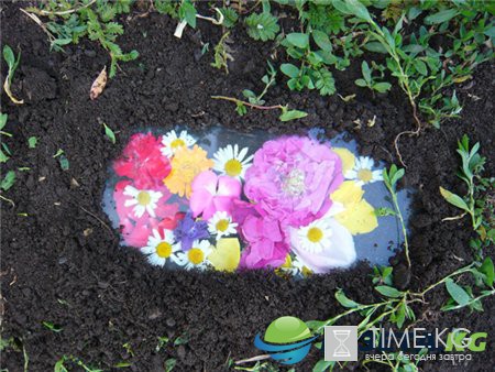 Самая Замечательная детская «игра в „секретики”» Самая Замечательная детская «игра в „секретики”»