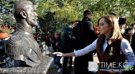 Бюст Николая II действительно творит чудеса - крымчане массово преклоняются царю