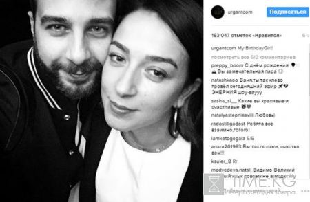Иван Ургант поздравил по-английски супругу