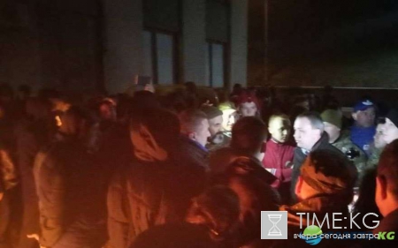 Киев испугался и проиграл радикалам: Люди напуганы — «звери» продолжили захват украинских областей