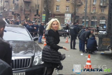 Максакова упала в обморок, увидев тело супруга - Дениса Вороненкова