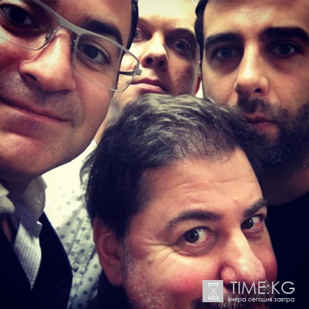 На троечку: новый сезон ПрожектораПерисХилтон удивил своих поклонников