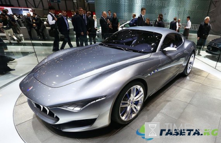 Названы самые красивые девушки женевского автосалона