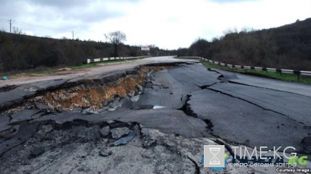 "Новости КрымНаша": в Крыму из-за разрушенной оползнем трассы объявят чрезвычайное положение