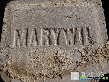 Очень интересная старинная плитка фабрики «Маривиль» (Marywil). Клиническая больница травматологии в Кишиневе.