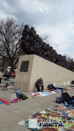 Огромный позор Кишинева. Блошиный рынок на привокзальной площади.