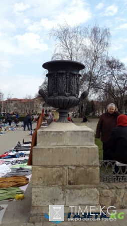 Огромный позор Кишинева. Блошиный рынок на привокзальной площади.