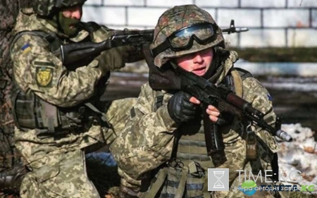 «Ще не вмерла» на Украине теперь карается расстрелом: ВСУ обстреляли толпу народа (ВИДЕО)
