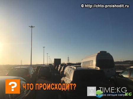 В Санкт-Петербурге в массовой аварии скончался водитель фуры – разбитые автомобили заняли всю трассу