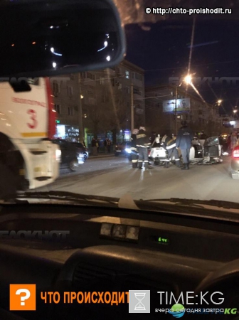 В Волгограде неуправляемый лихач протаранил машину – последствия ДТП оказались ужасными