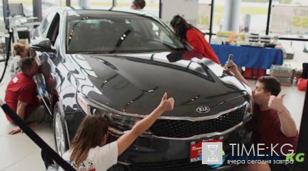 Автомобиль за поцелуй: в США провели странный конкурс